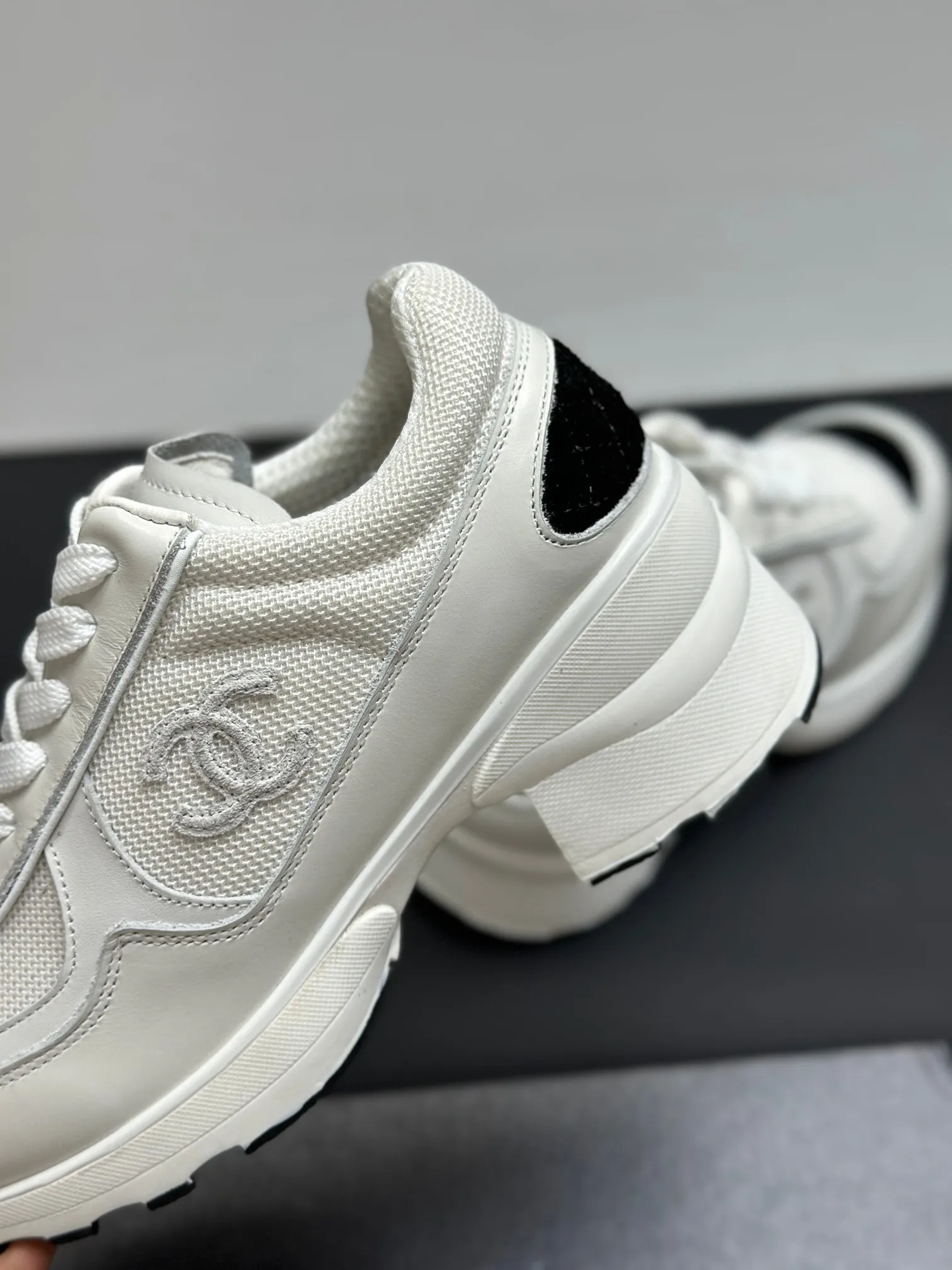 Men's shoes 💰620💰Women's 🚺 Chanel Panda shoes! 2025 counter top casual sports shoes This classic design; the upper is in the style of electric embroidery with various techniques; the outsole is fashionable and sporty; the unusual inclusion of a variety of color matching elements... The diversified mix and match is very good-looking and versatile, and can be used for leisure, fashion, sports, and outdoor... ꫛꫀꪝ Go➫ Materials: ❶Upper made of: original imported first-layer silk cowhide + original waterproof cloth + original first-layer cowhide ❷Inner use: Original Yangli+wang ❸ Outsole based on: Original TPU combination outsole Special counter boutique packaging complete set for women 35–41